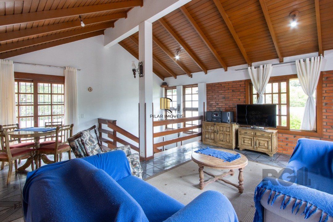 Casa para Venda - 440m², 3 dormitórios, sendo 1 suites, 2 vagas - Santa Tereza