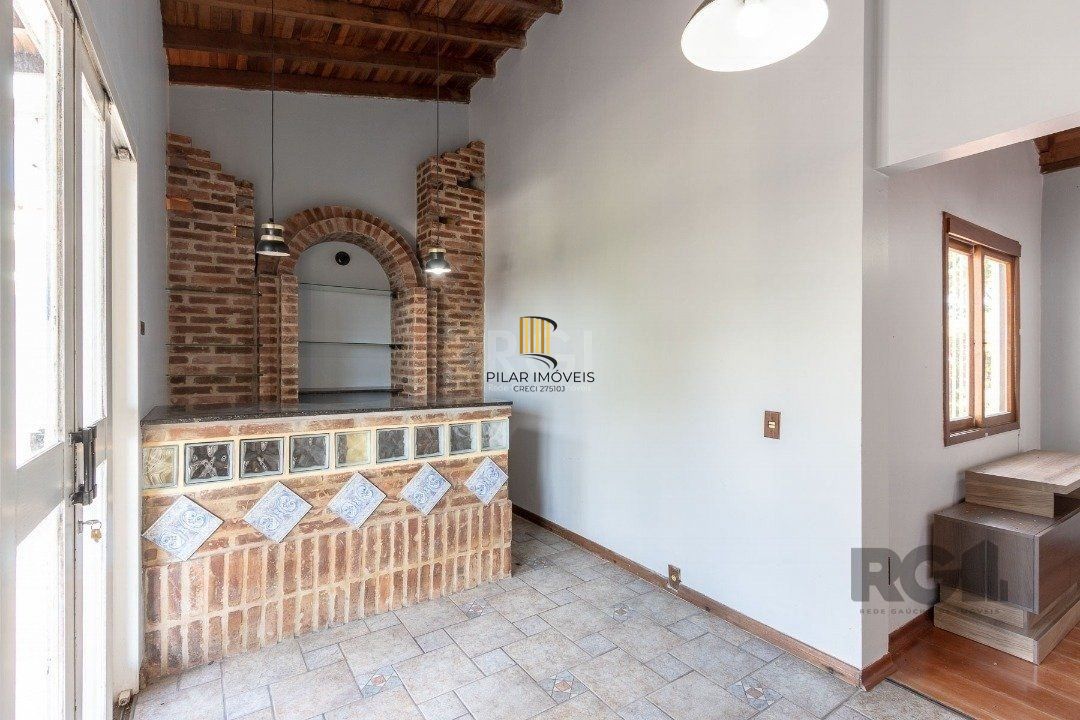 Casa em condomínio com 3 dormitórios, 3 banheiros no bairro Cristal