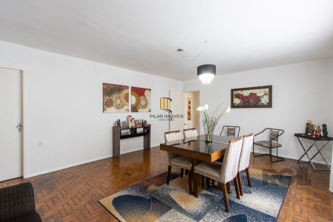 Casa 7 dormitórios no bairro Camaquã