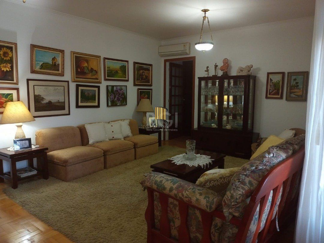 Casa para Venda - 220m², 3 dormitórios, sendo 1 suites, 1 vaga - Camaquã