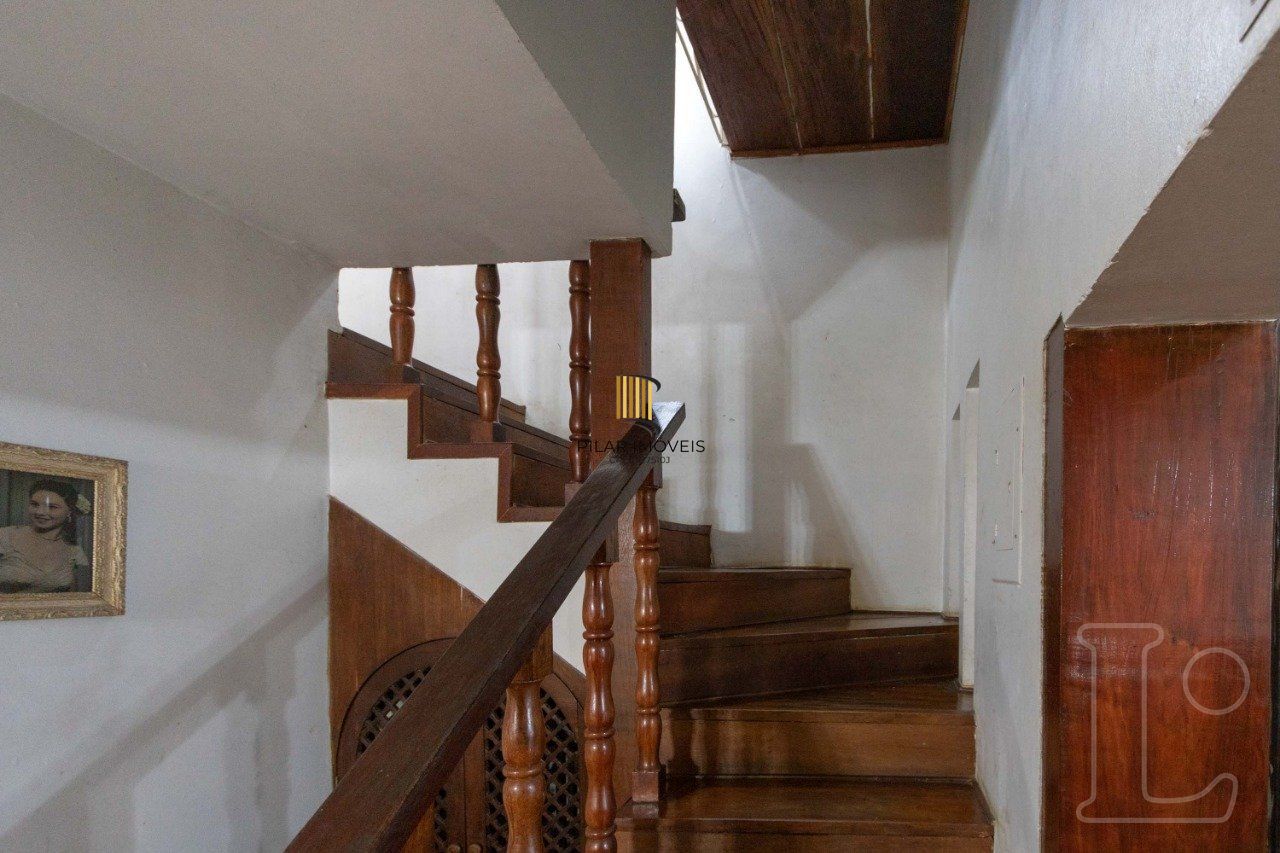 Sobrado para Venda - 241m², 4 dormitórios, sendo 1 suites, 1 vaga - Camaquã