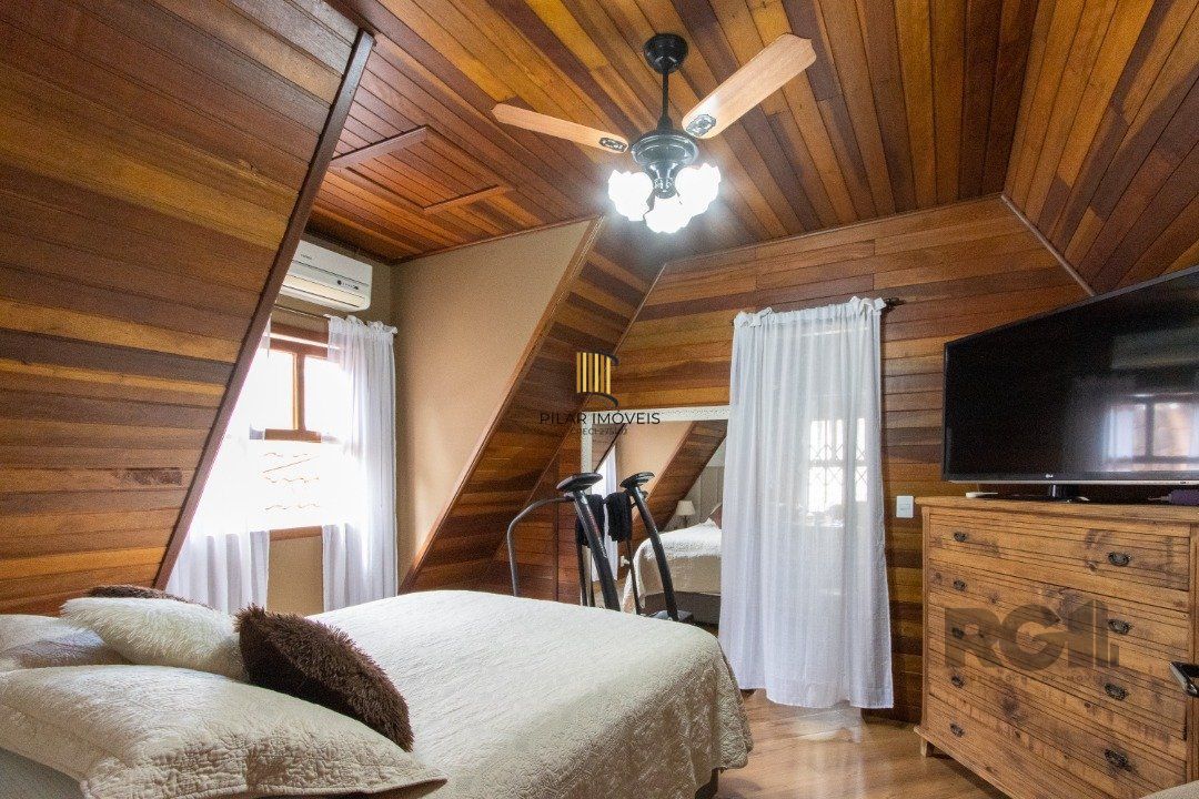 Casa em condomínio, 135m² privativos, 3 quartos, 2 vagas - Bairro Glória