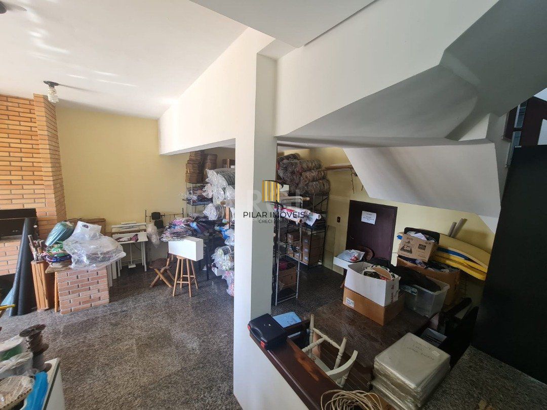 Casa para Venda - 464m², 5 dormitórios, sendo 4 suites, 4 vagas - Nonoai