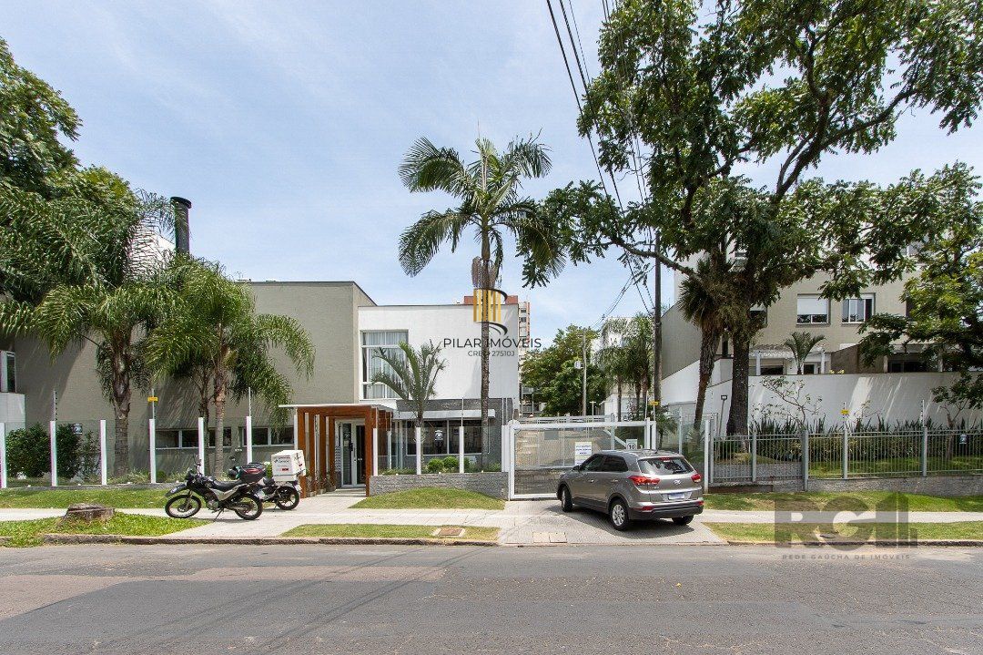 Casa em Condomínio, 197m², 3dormitórios, bairro Glória