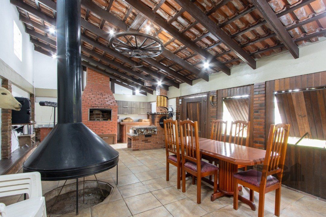 Casa para Venda - 440m², 3 dormitórios, sendo 1 suites, 2 vagas - Santa Tereza