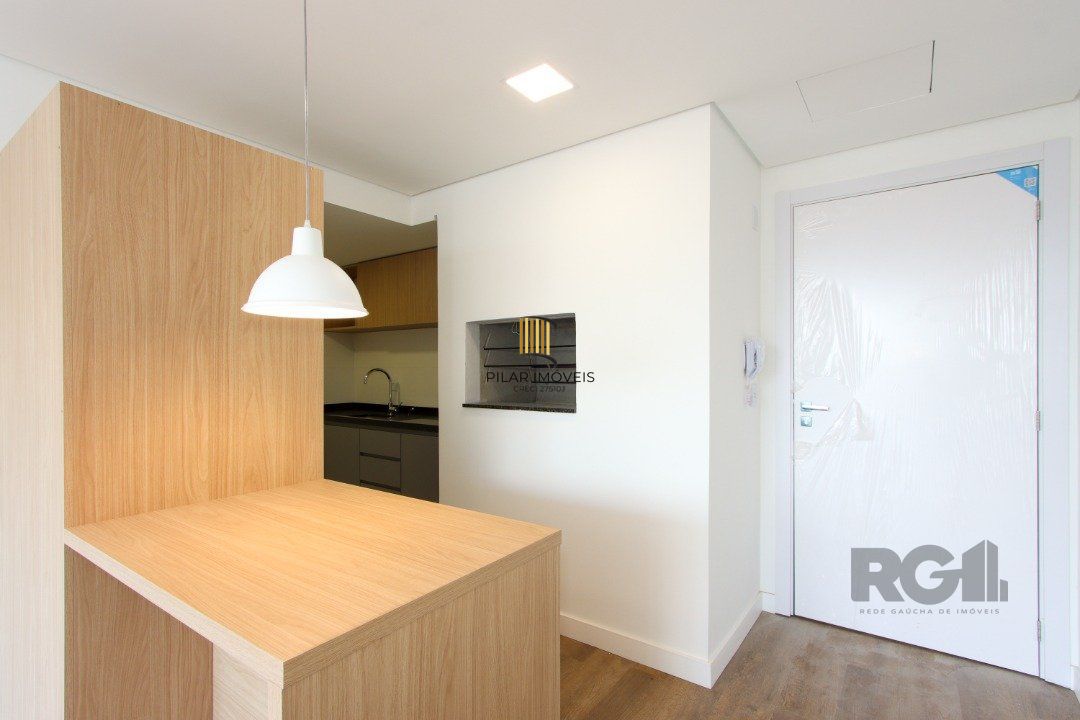 Apartamento em Porto Alegre no Bairro Petrópolis, de 2 quartos, semi mobiliado.