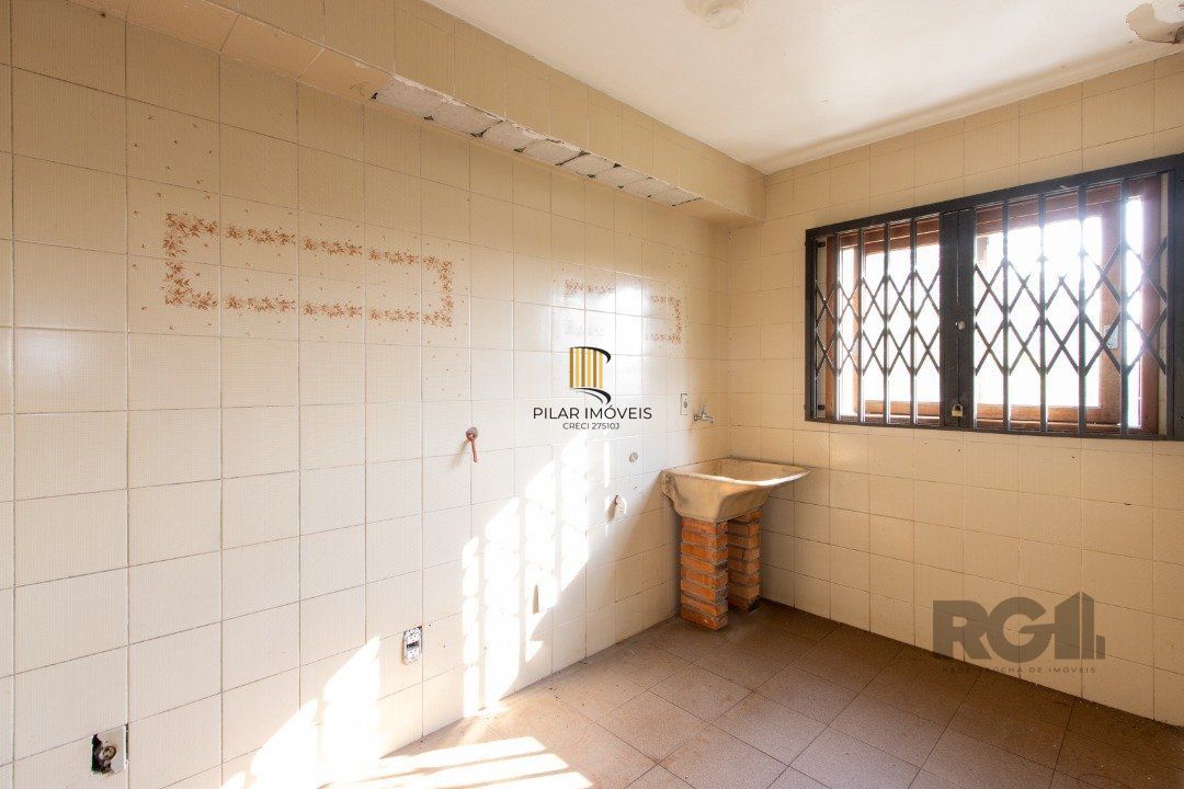 Casa para Venda - 361.95m², 4 dormitórios, sendo 2 suites, 3 vagas - Nonoai