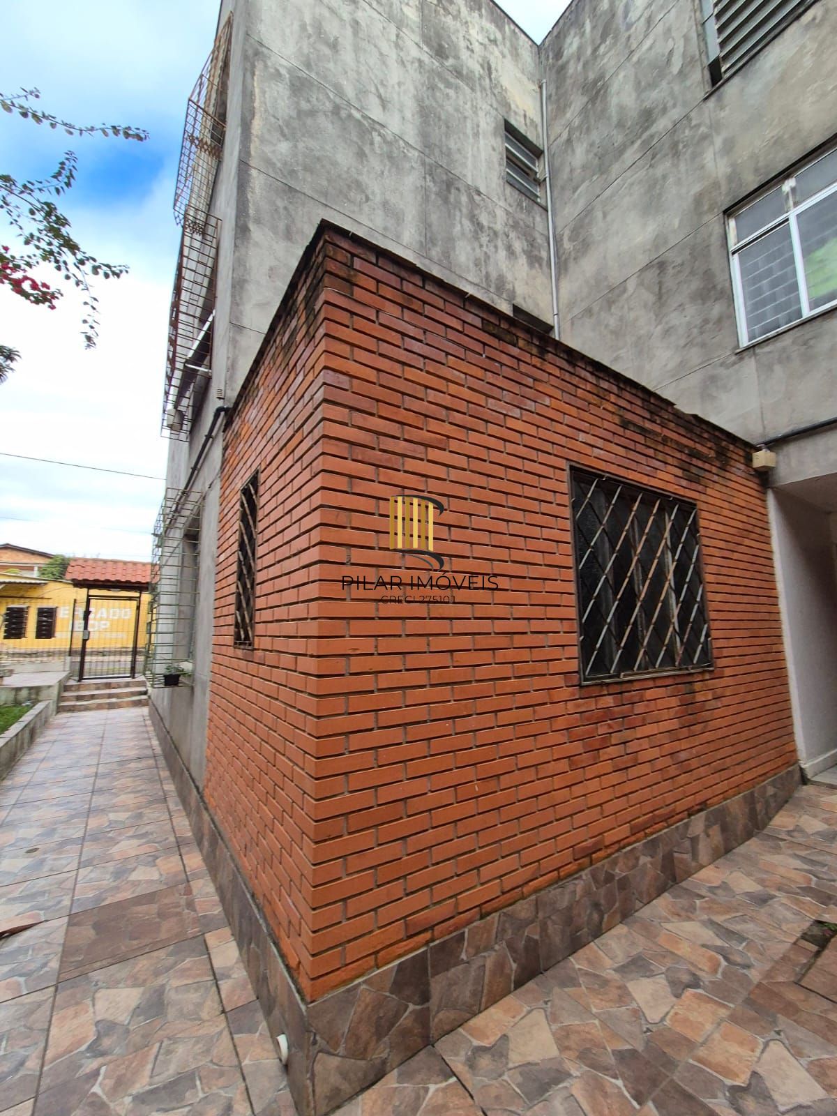 APARTAMENTO 02 DORMITÓRIOS NO BAIRRO CAMAQUÃ