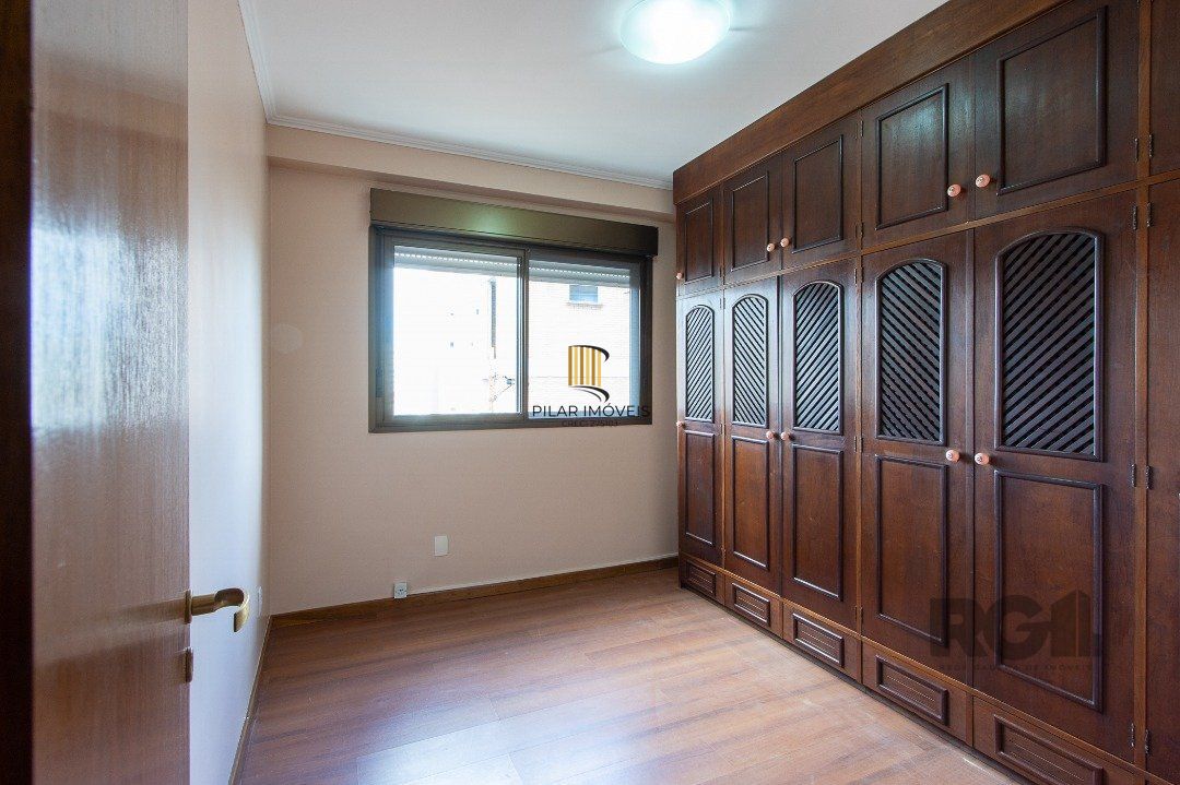 Apartamento 3 quartos, 1 suite, dependência, sacada com churrasqueira, 2 vagas - Bairro Menino Deus