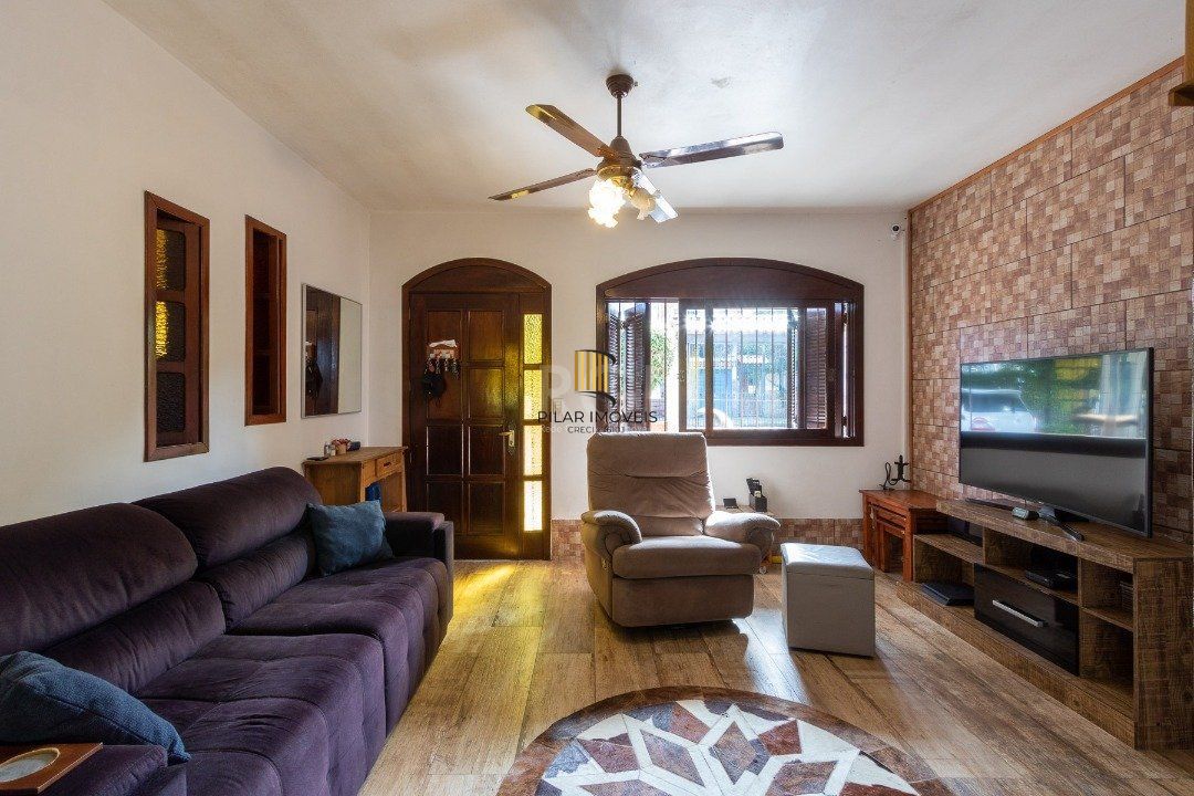 Casa para Venda - 300m², 5 dormitórios, 2 vagas - Cavalhada