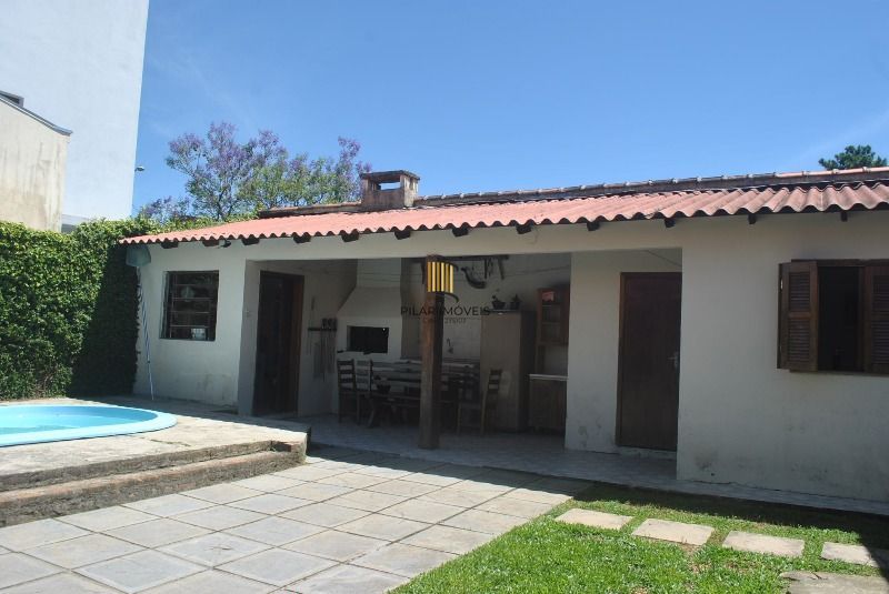 Casa para Venda - 250m², 3 dormitórios, 4 vagas - Serraria