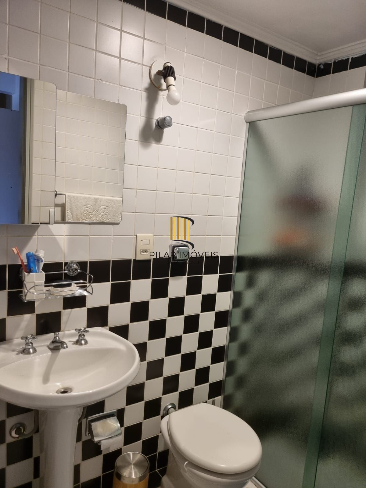 Apartamento de 1 dormitório com sacada no Centro Histórico.
