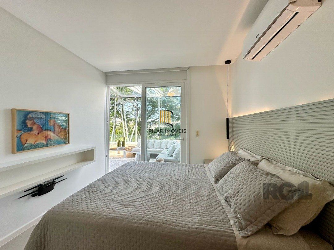 Casa de Condomínio 4 dormitórios no bairro Atlântida Sul