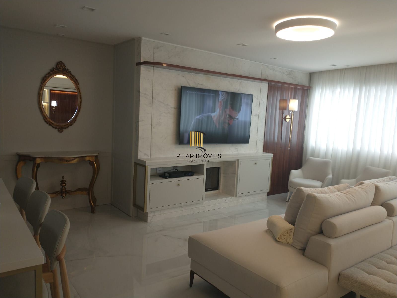 Apartamento 03 dormitórios, 01 suíte, 02 vagas individuais e cobertas, infraestrutura completa, Bairro Cristal