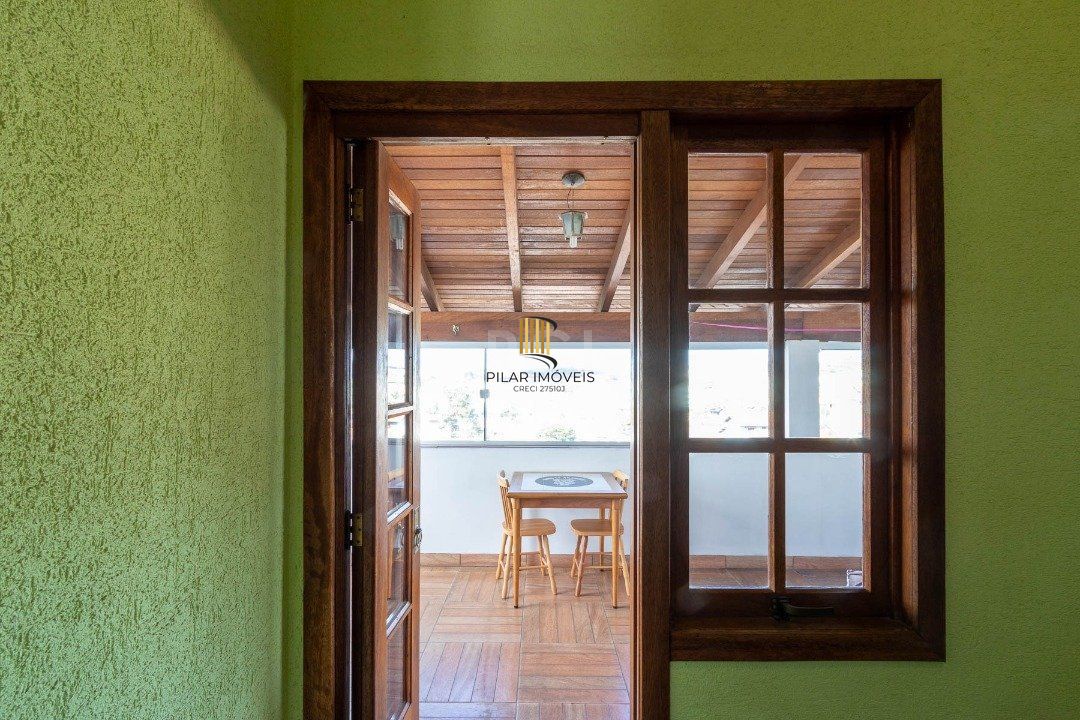 Casa para Venda - 300m², 5 dormitórios, 2 vagas - Cavalhada