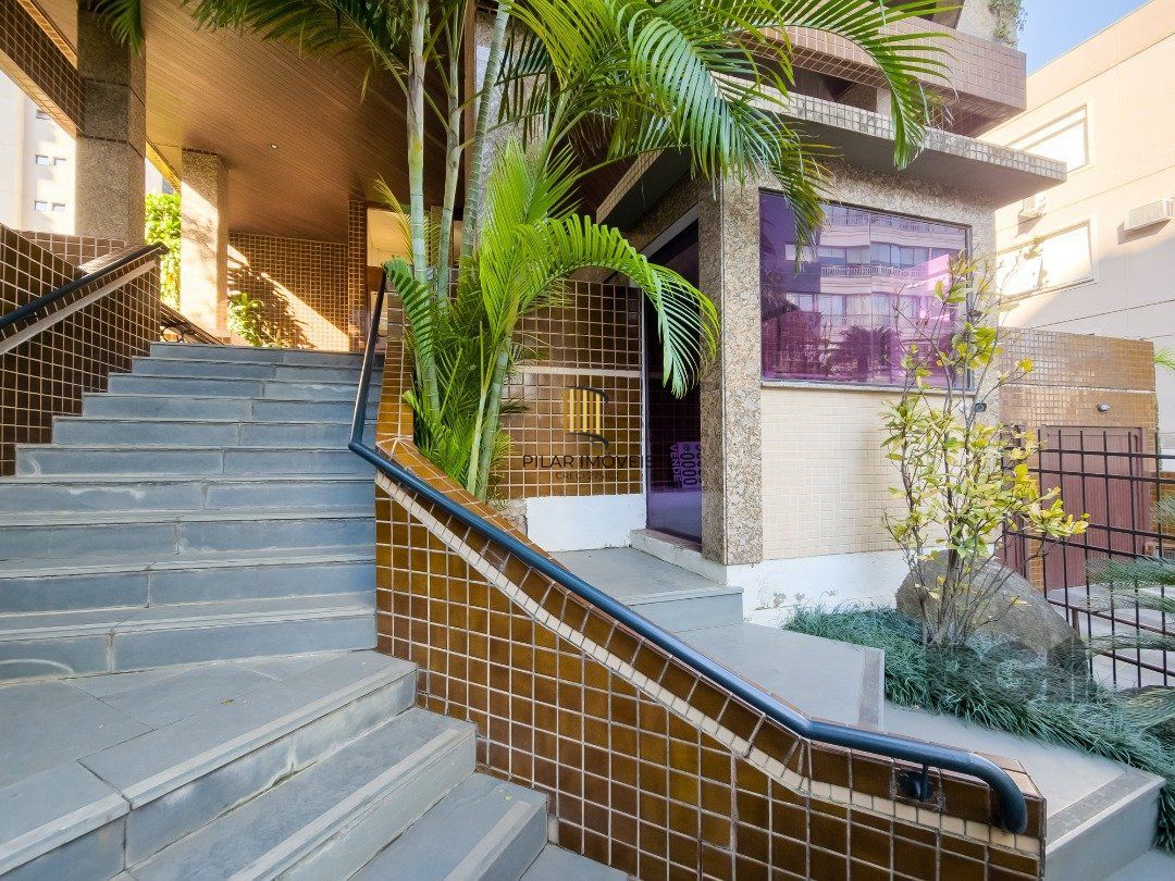 Cobertura com 222m² privativos, 3 quartos, 1 suite, lareira, piscina, 2 vagas no Bairro Rio Branco