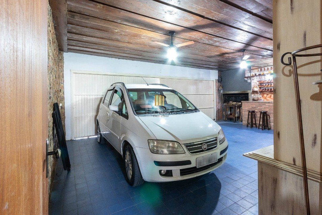 Casa para Venda - 250m², 3 dormitórios, sendo 1 suites, 3 vagas - Tristeza