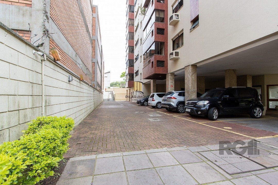 Apartamento 3 quartos, 1 suite, dependência, sacada com churrasqueira, 2 vagas - Bairro Menino Deus