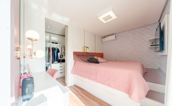 Uma casa linda dentro de um condomínio fechado, no Lagos de Nova Ipanema.