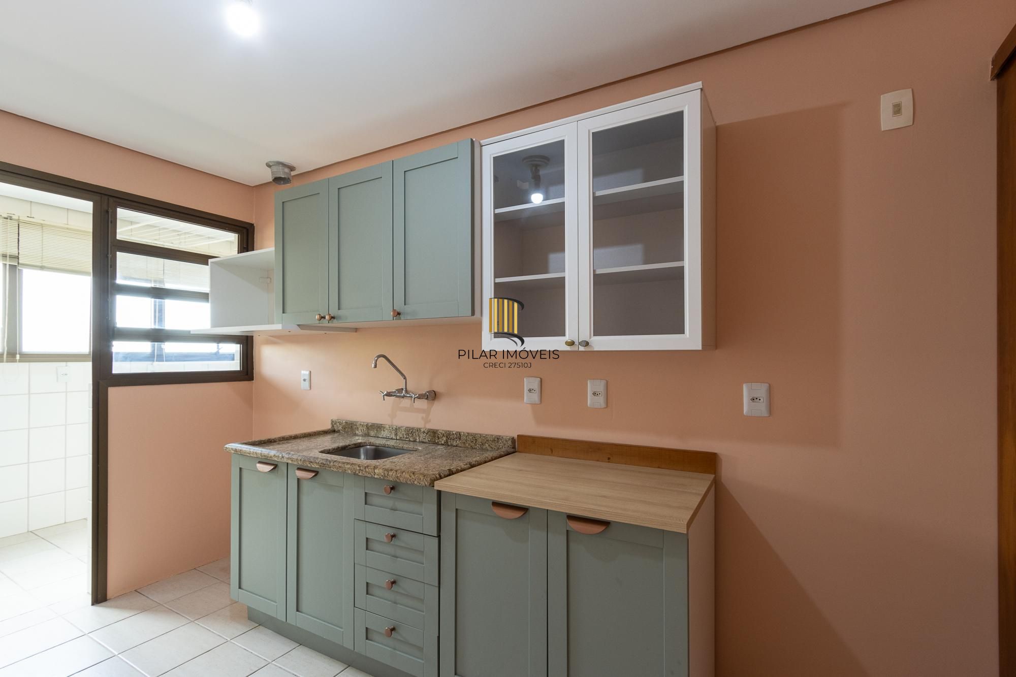 Apartamento 3 quartos, 1 suite, dependência, sacada com churrasqueira, 2 vagas - Bairro Menino Deus