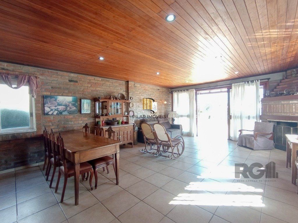 Casa para venda com 4 dormitórios no bairro Cristal