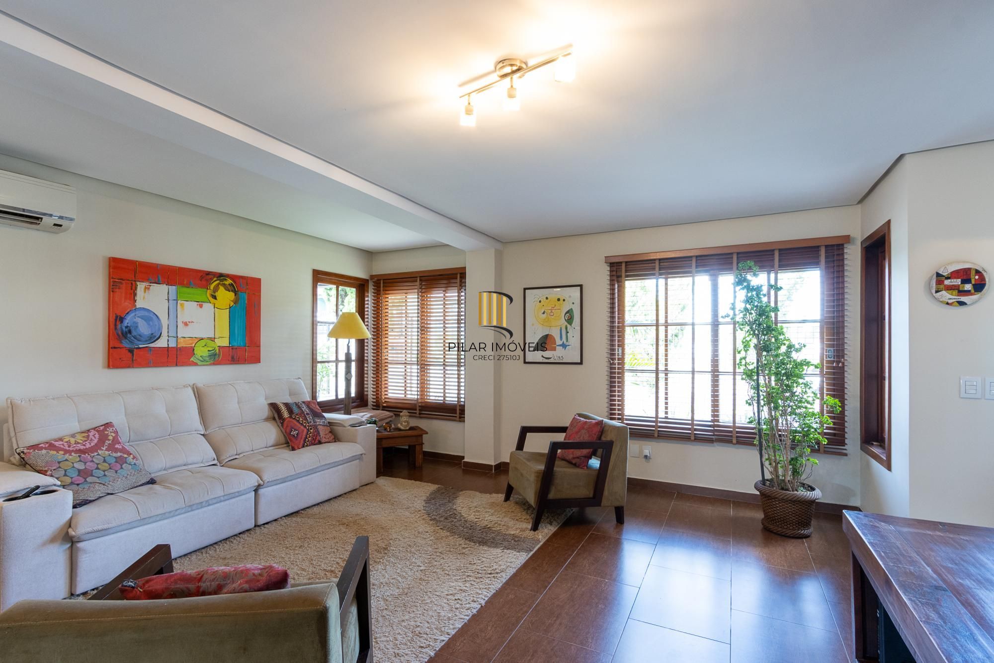 LINDA CASA NA HÍPICA