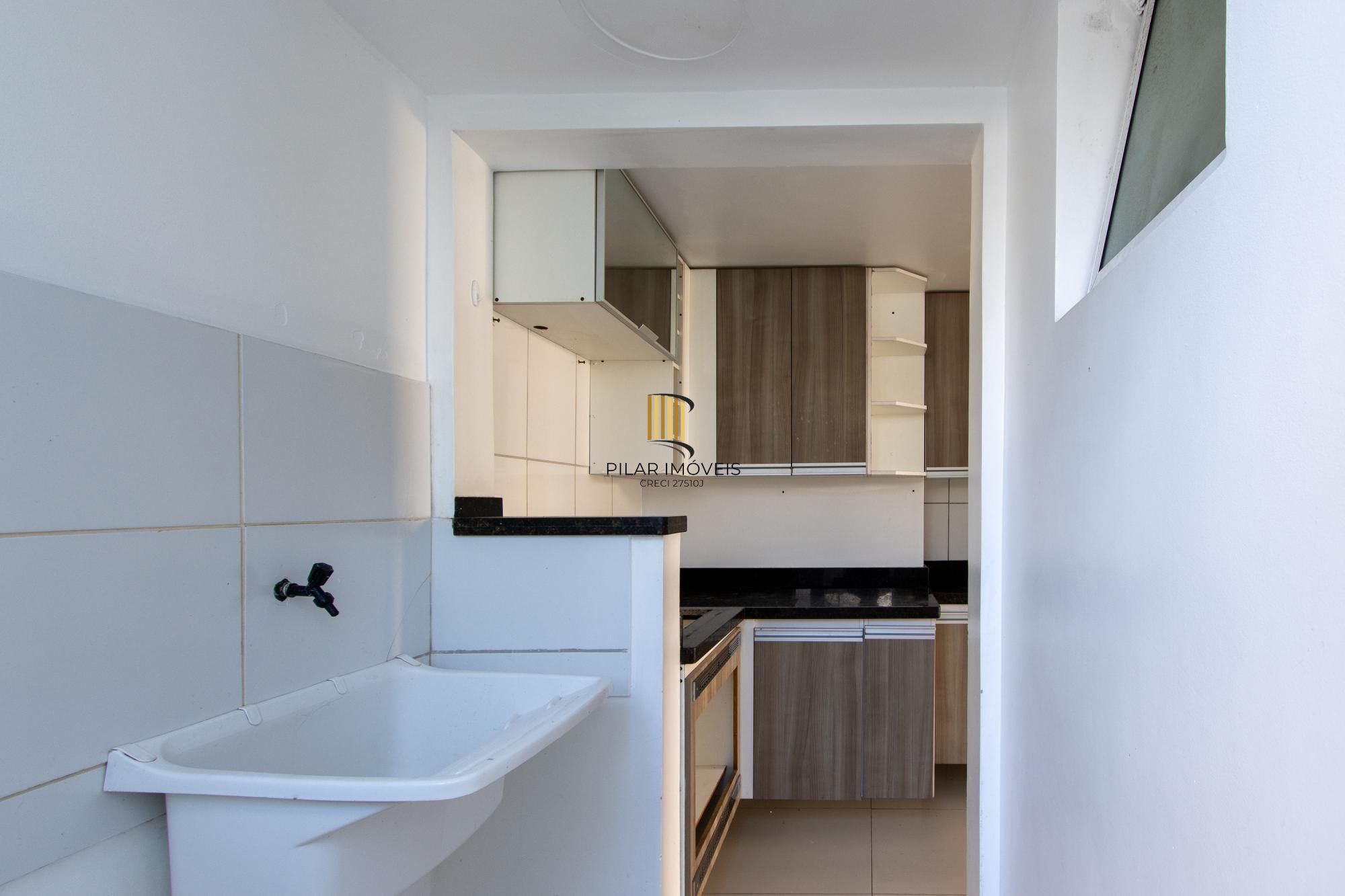 Apartamento térreo desocupado com  2 dormitórios I bairro Hipica