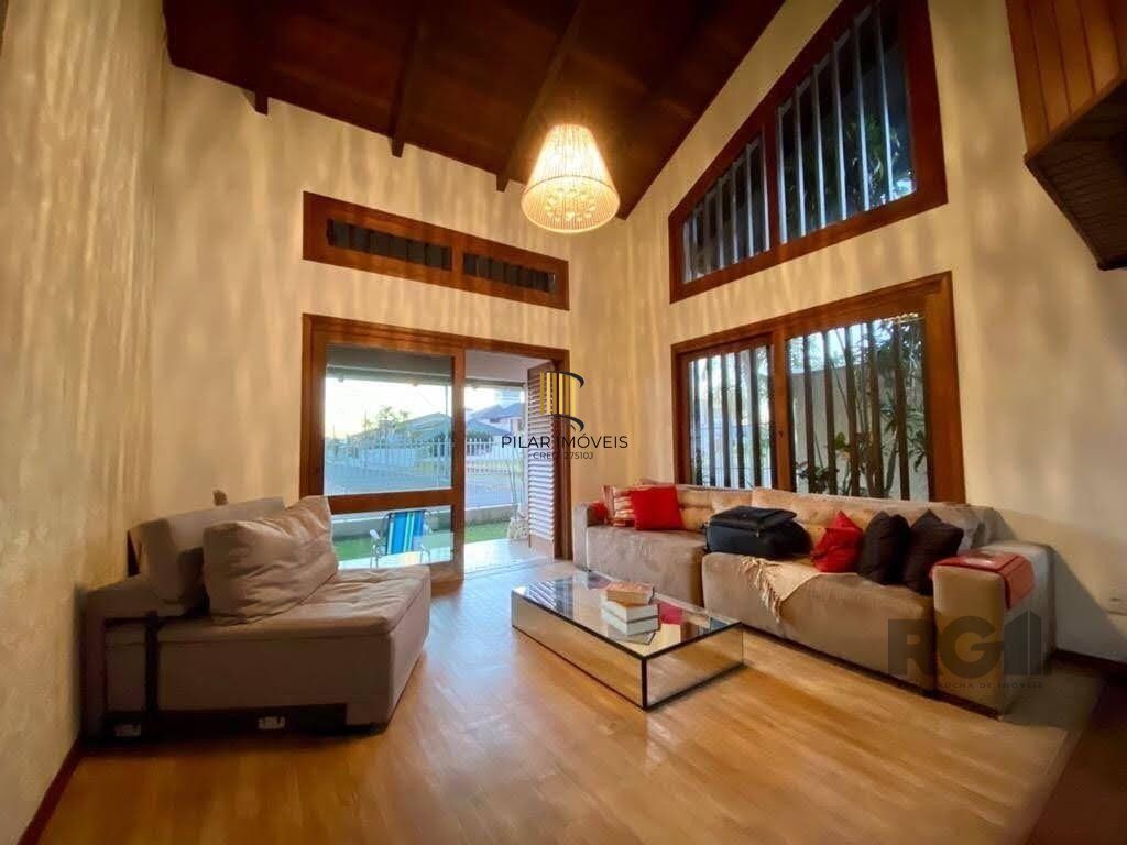 Casa 5 dormitórios no bairro Zona Nova