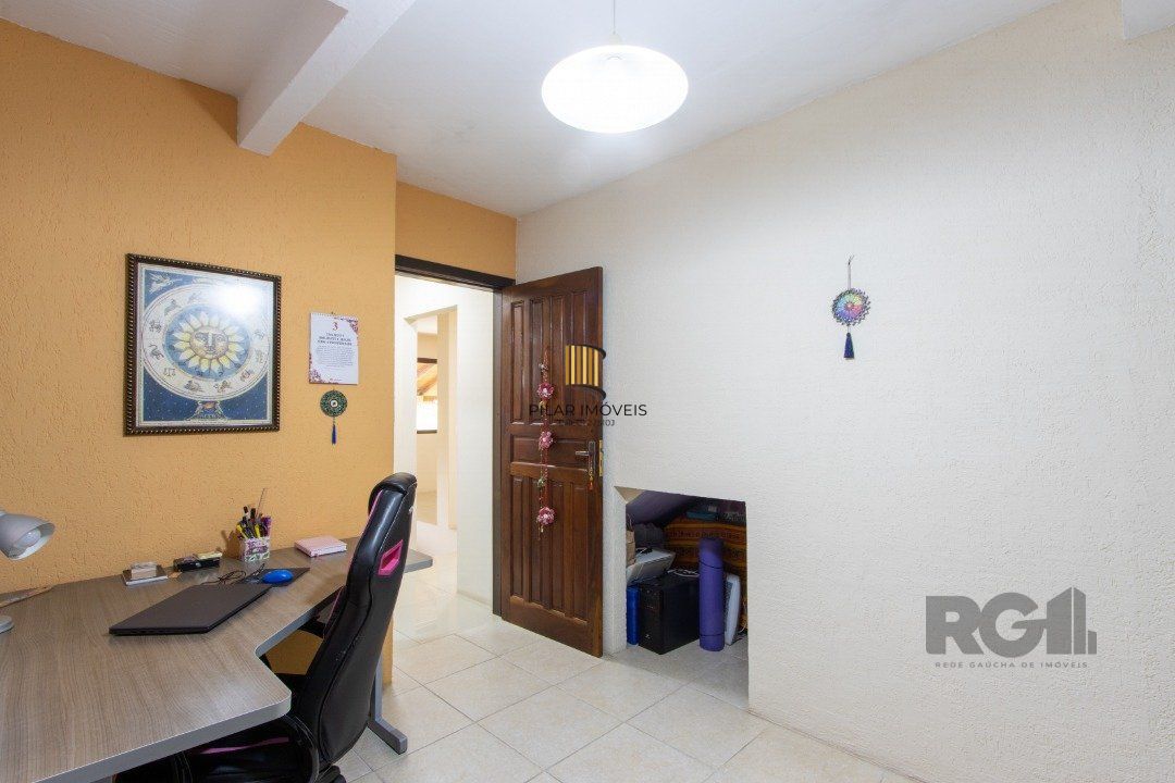 Casa para Venda - 220m², 3 dormitórios, sendo 2 suites, 5 vagas - Espirito Santo