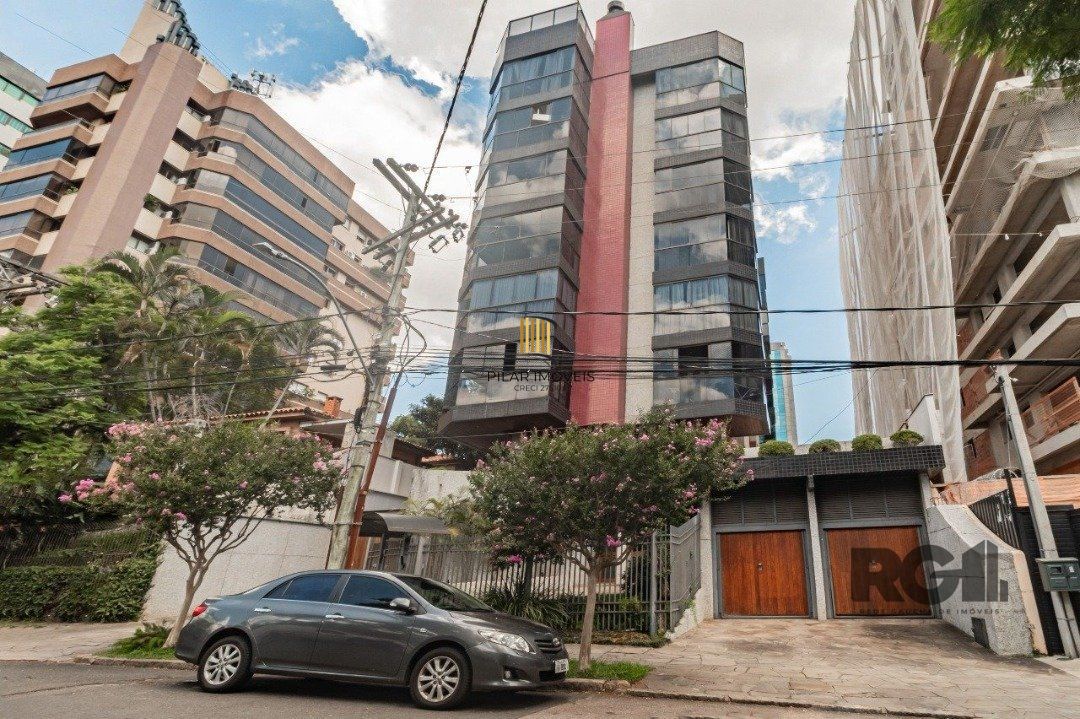 Cobertura impecável semi-mobiliada com linda vista para o Guaíba, 3 dormitórios sendo 1 suíte e 2 vagas.