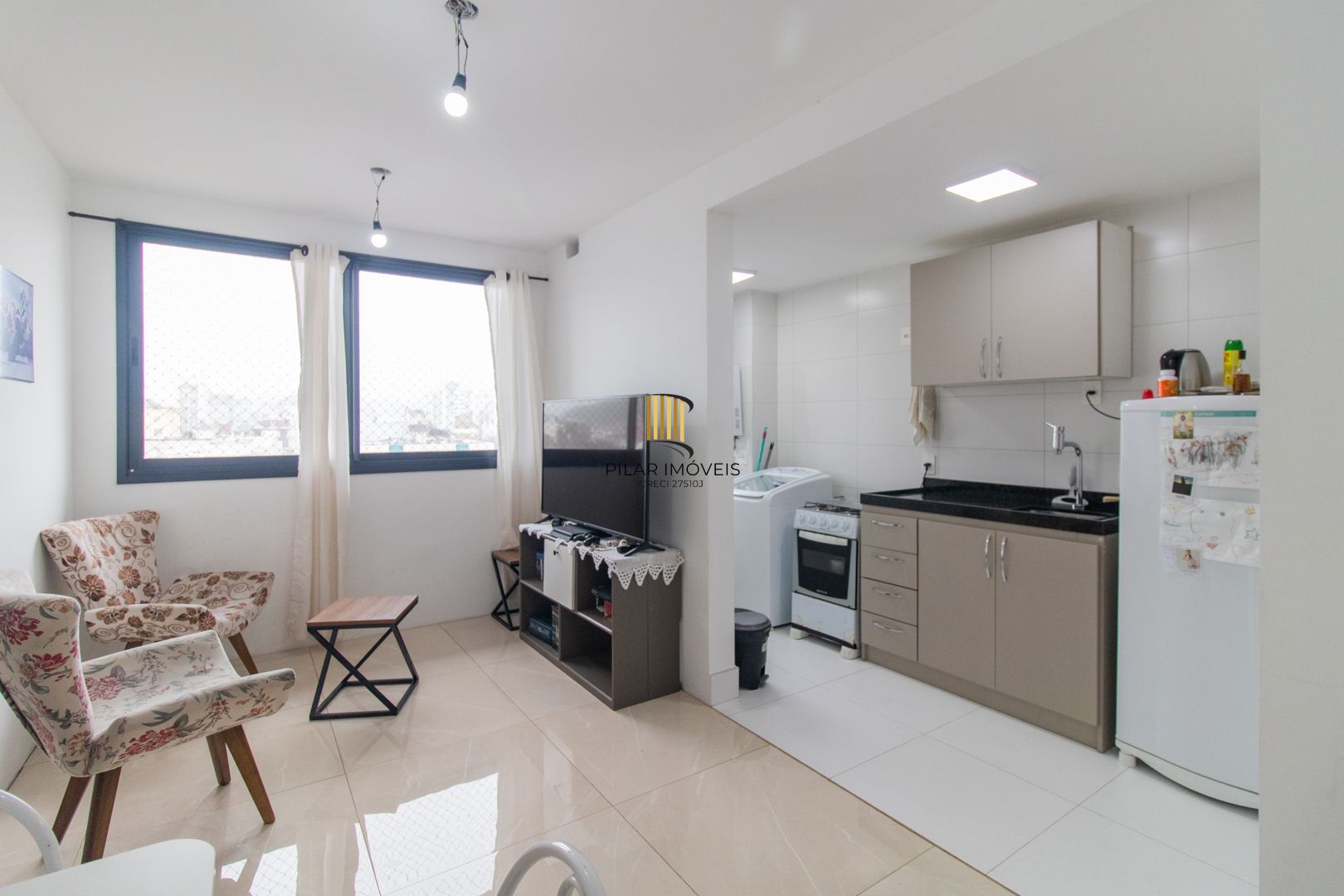 APARTAMENTO SEMIMOBILIADO 2 DORMITÓRIOS SENDO 1 SUÍTE E 1 VAGA ESCRITURADA