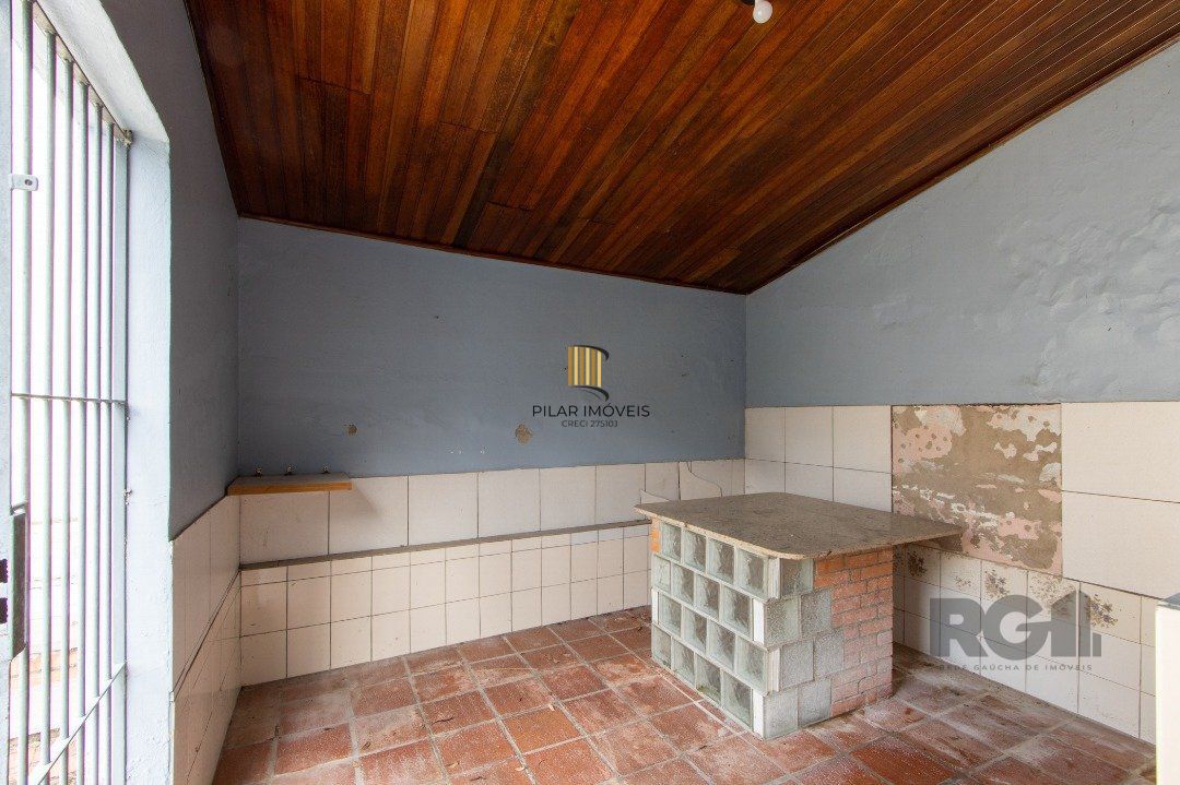 Casa 4 dormitórios no bairro Nonoai