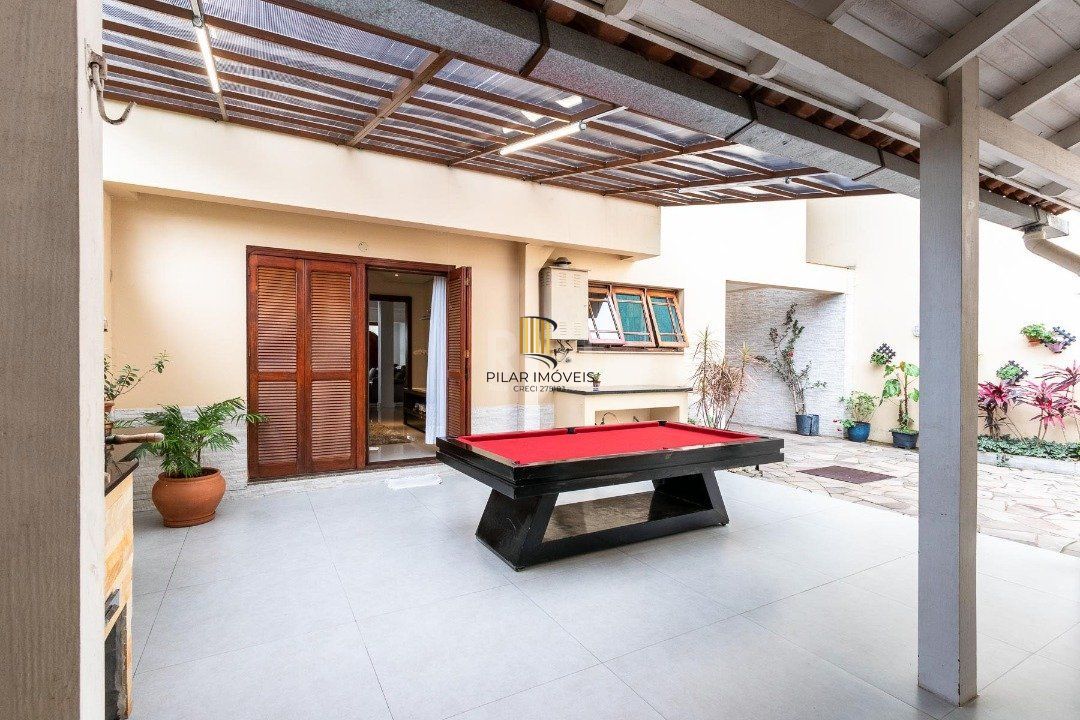 Casa para Venda - 293.76m², 3 dormitórios, sendo 1 suites, 6 vagas - Guarujá
