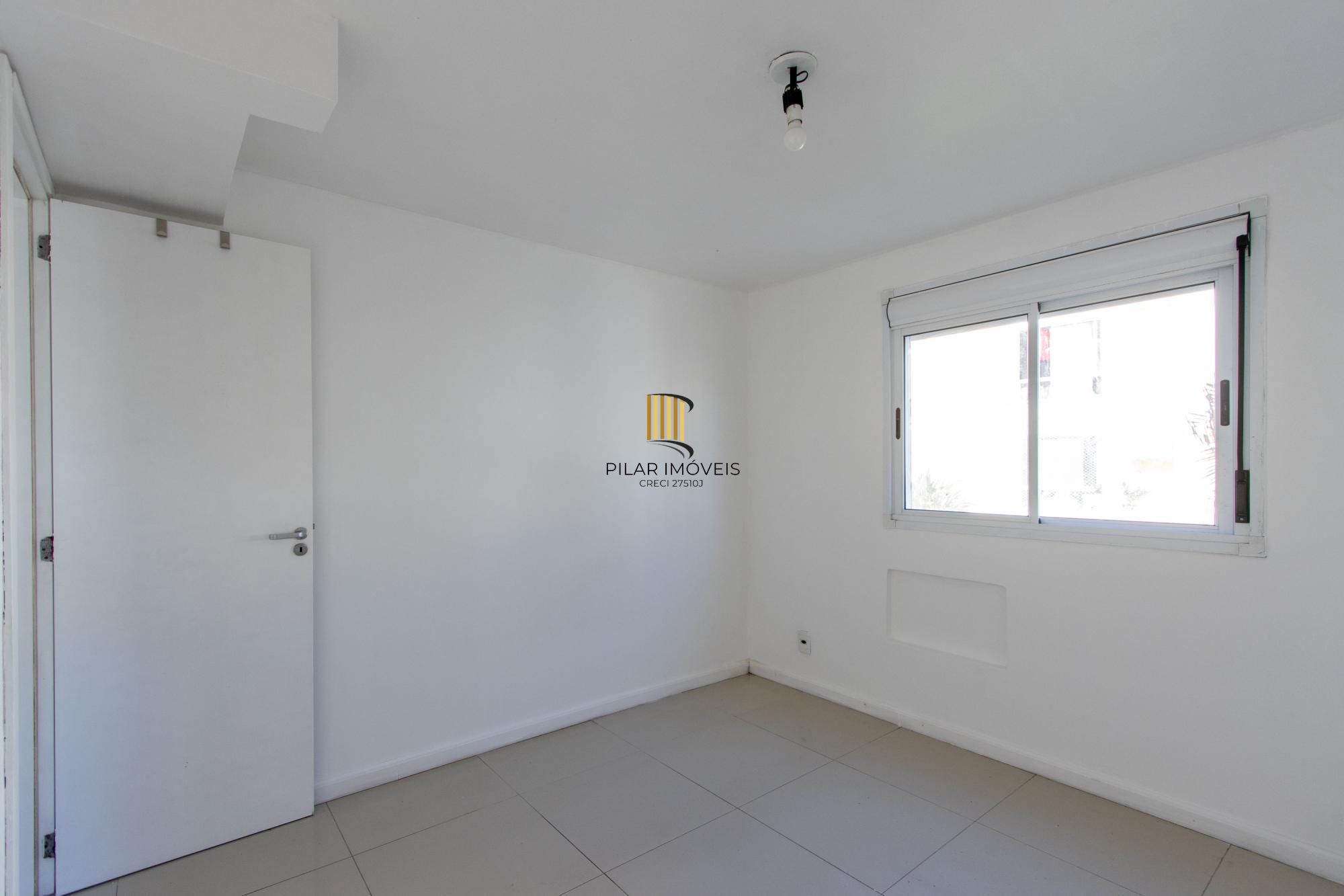 Apartamento térreo desocupado com  2 dormitórios I bairro Hipica