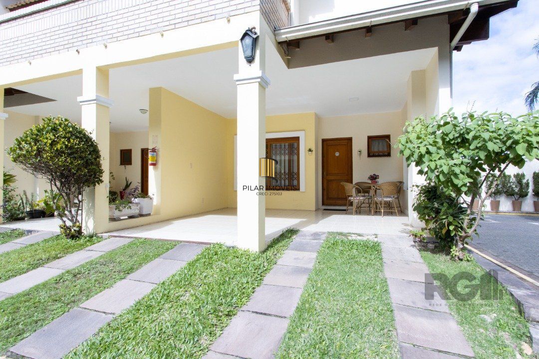 Casa de Condomínio 3 dormitórios no bairro Cavalhada