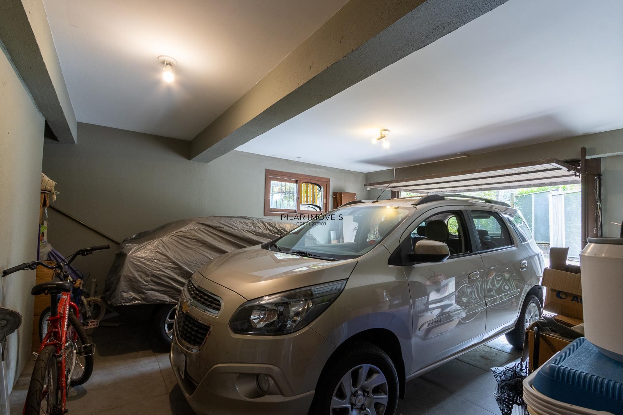 Casa com 6 quartos à venda  bairro Espírito Santo, Porto Alegre.