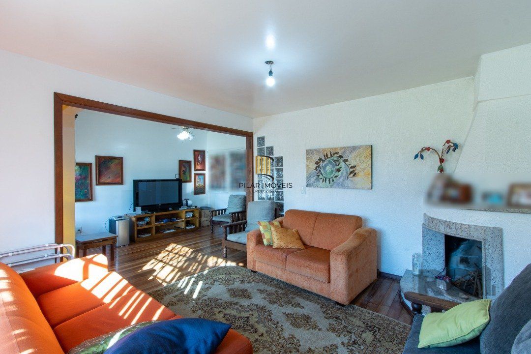 Casa para Venda - 300m², 3 dormitórios, sendo 1 suites, 4 vagas - Tristeza