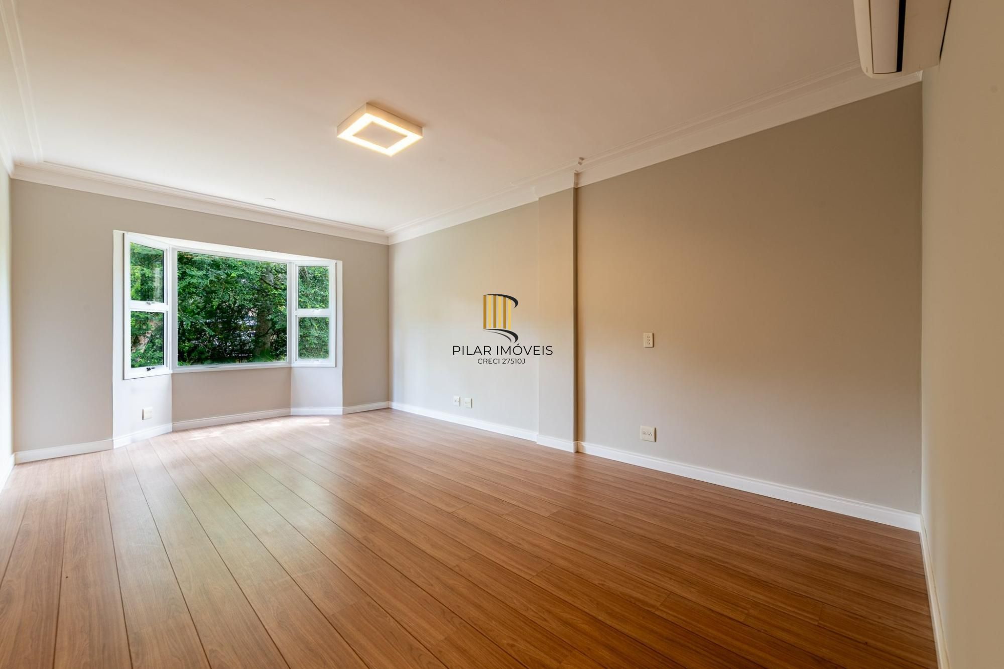 Casa de 4 dormitórios no bairro Três Figueiras