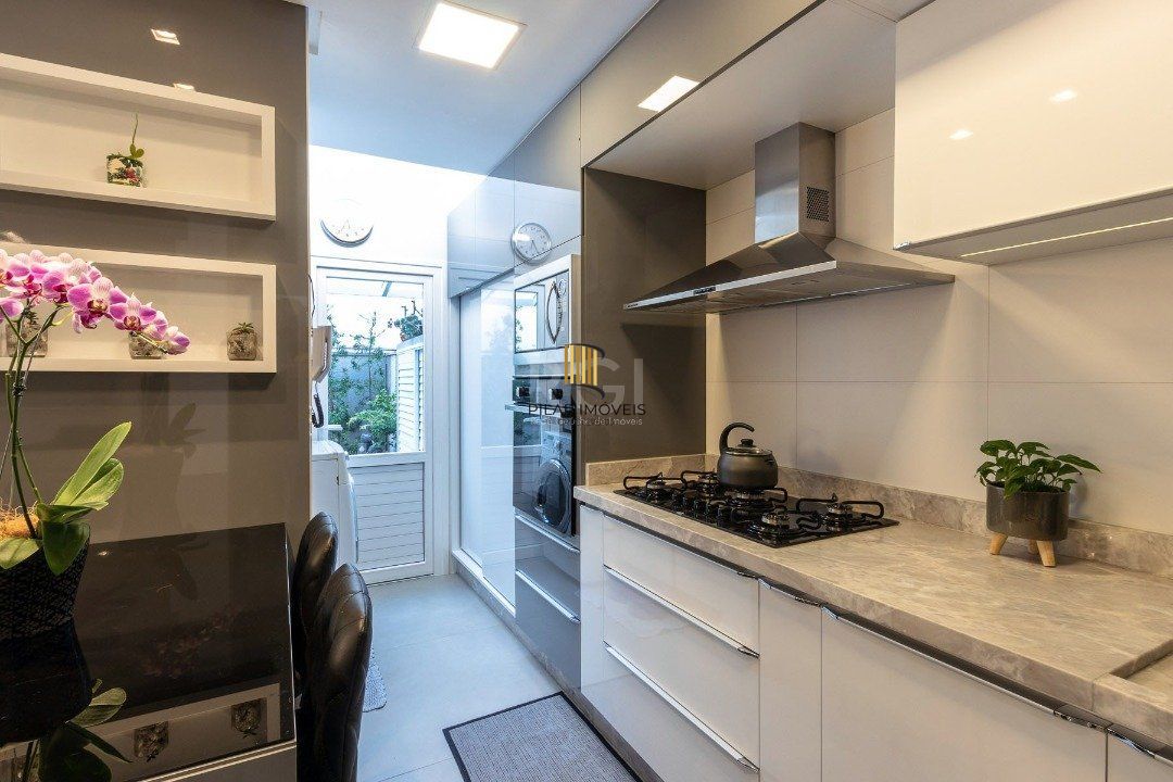 Casa Condominio para Venda - 202m², 3 dormitórios, sendo 1 suites, 2 vagas - Tristeza