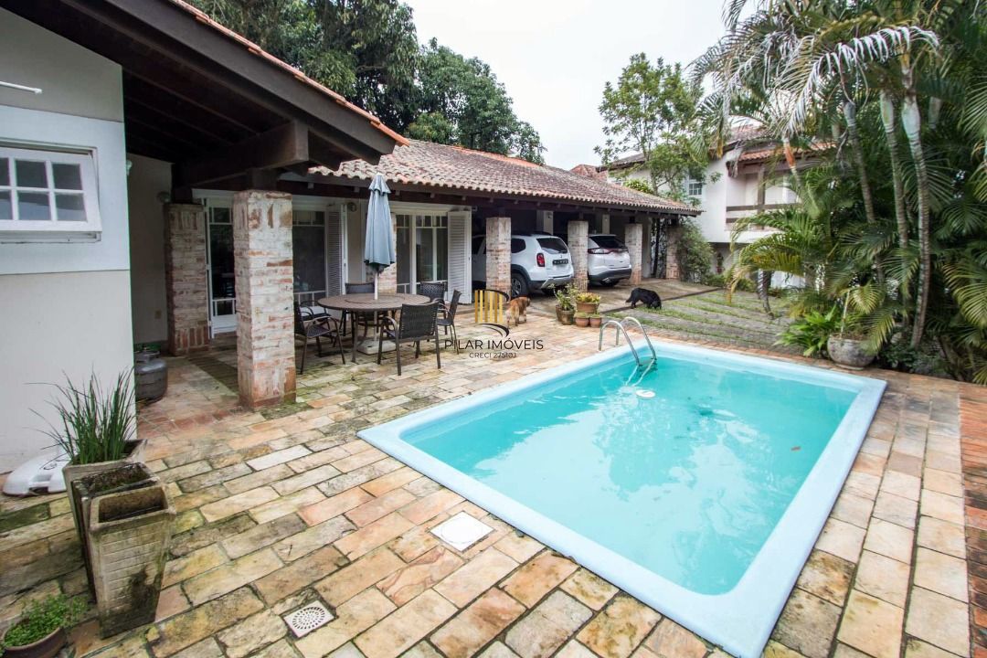 Casa para Venda - 489m², 4 dormitórios, sendo 2 suites, 3 vagas - Cristal