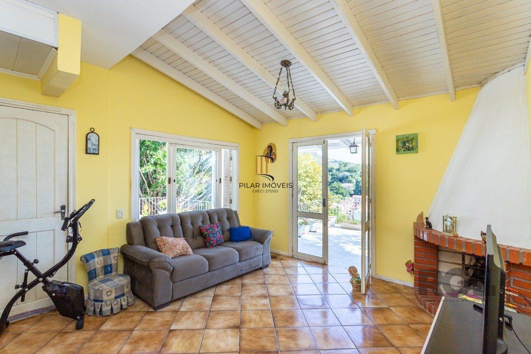 Casa com 3 Quartos à Venda, 293 m² por R$ 650.000