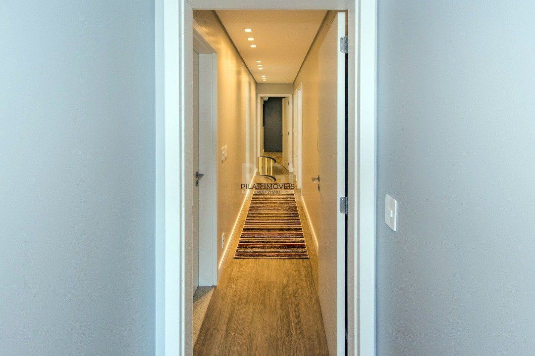 Cobertura para Venda - 230.43m², 3 dormitórios, sendo 3 suites, 2 vagas - Menino Deus