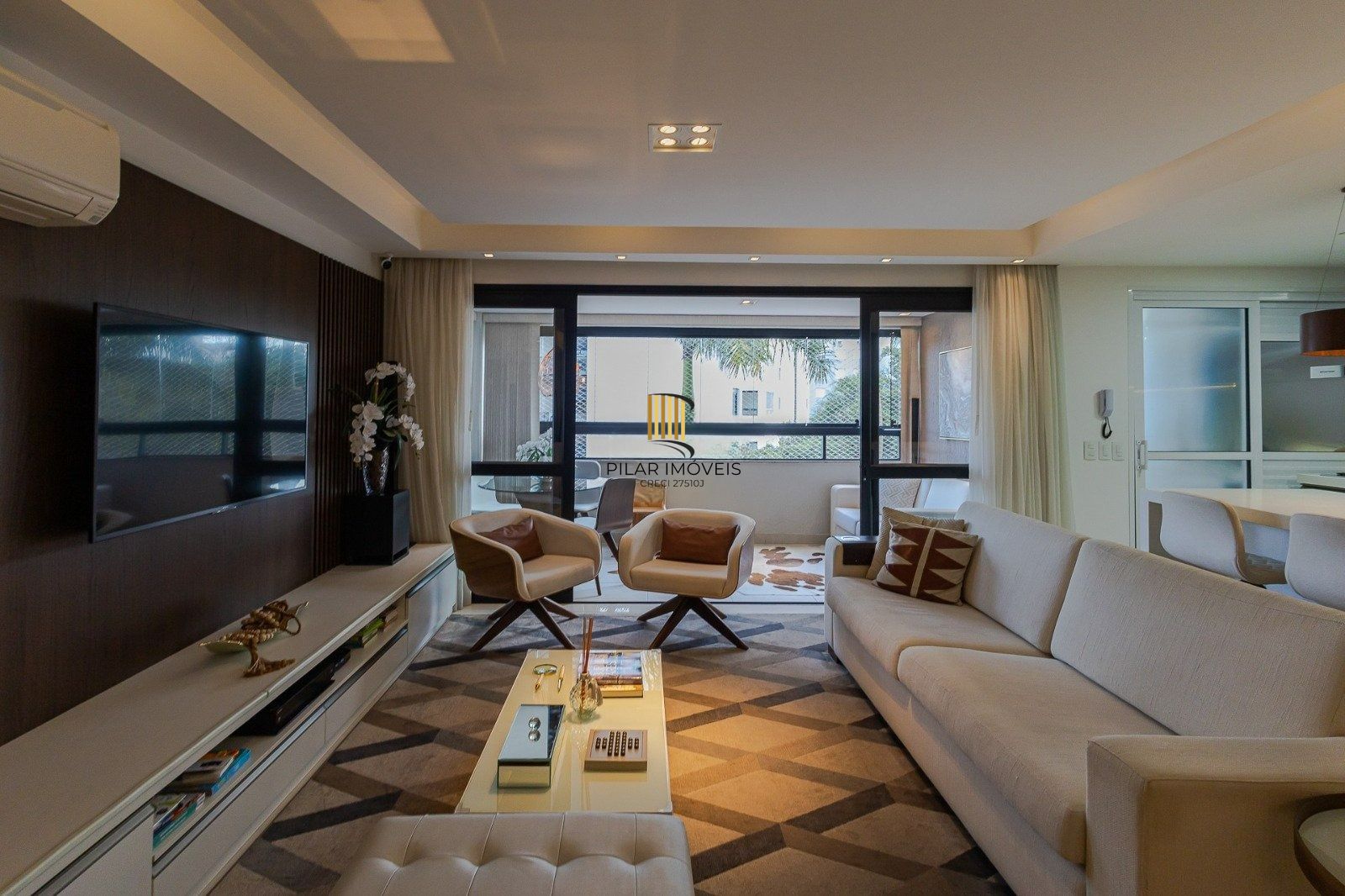 Apartamento 136 m² 3 suítes e 3 vagas de garagem no bairro Chácara das Pedras.