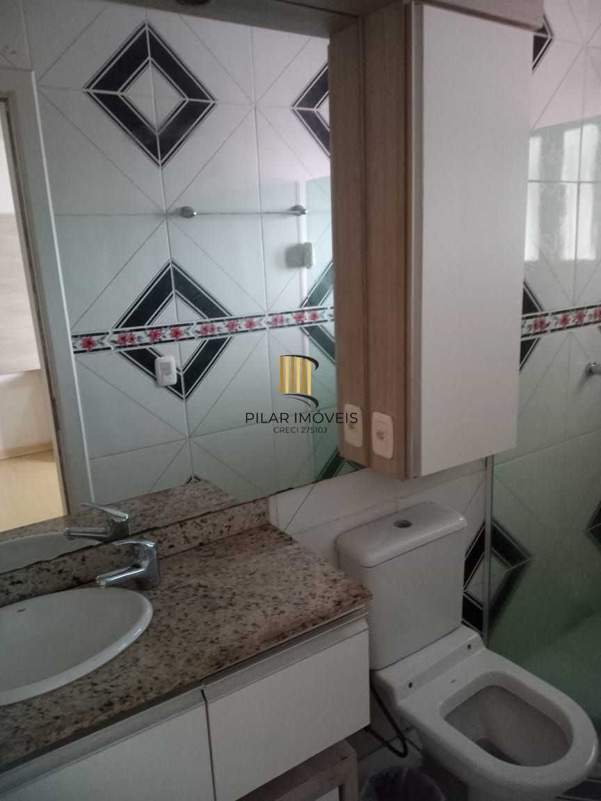 **Prédio Comercial Desocupado à Venda na Azenha, Porto Alegre, RS**
