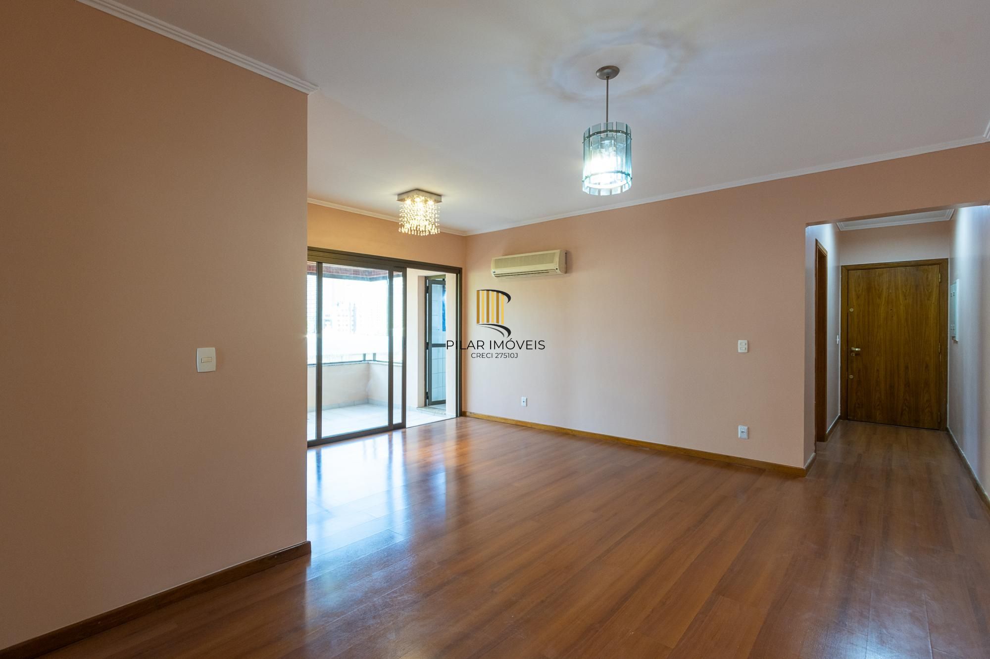 Apartamento 3 quartos, 1 suite, dependência, sacada com churrasqueira, 2 vagas - Bairro Menino Deus