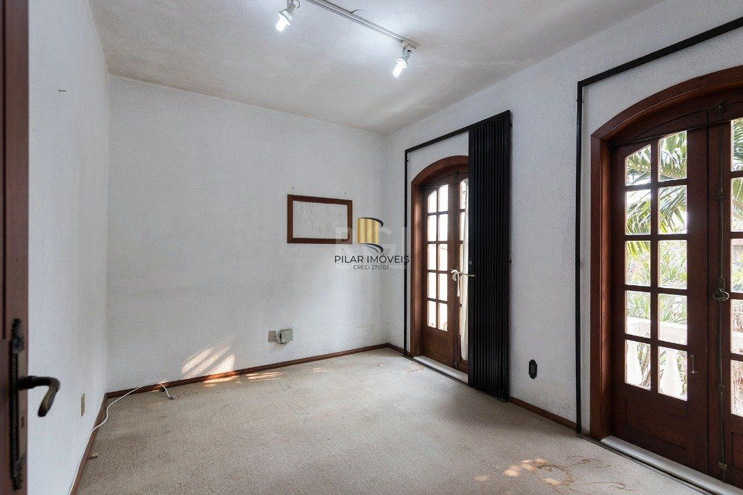 Casa para Venda - 430m², 4 dormitórios, sendo 1 suites, 5 vagas - Cristal
