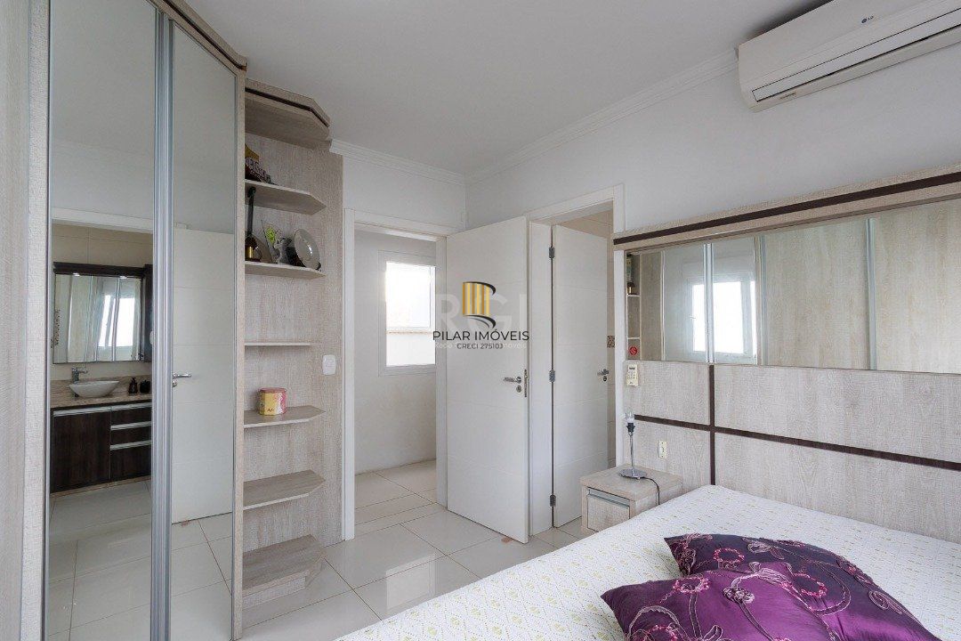 Casa para Venda - 377m², 4 dormitórios, sendo 3 suites, 3 vagas - Guarujá