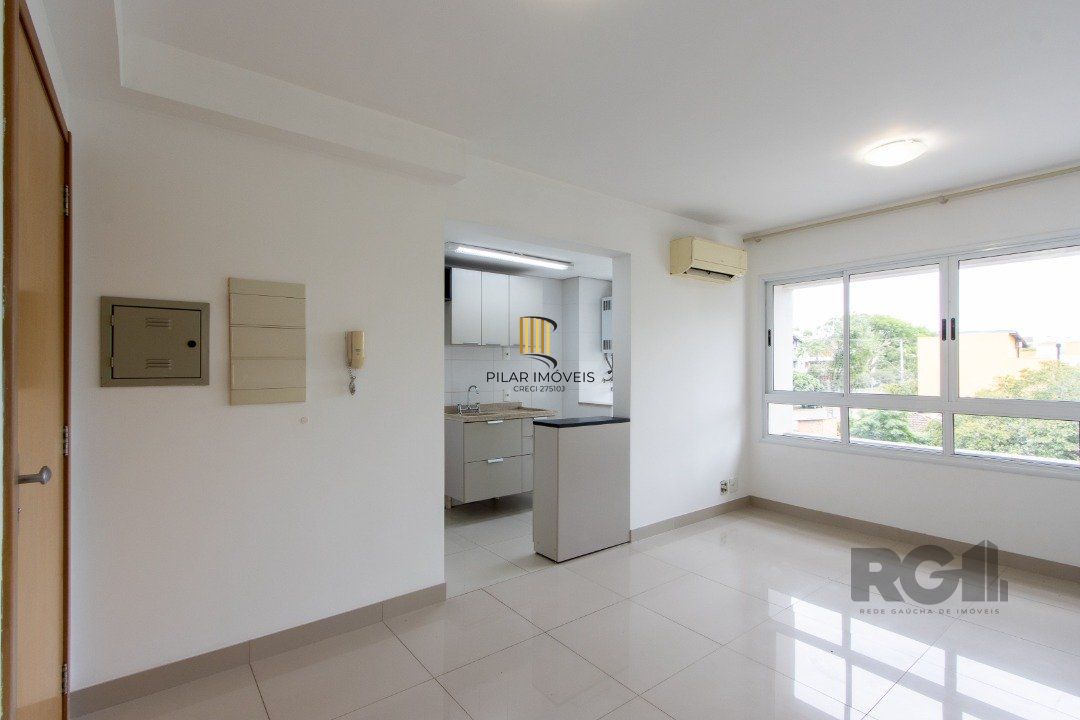 Apartamento semi-mobiliado, com área privada de 50,95 M2
