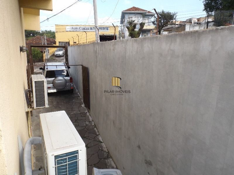 Casa para Venda - 250m², 3 dormitórios, sendo 3 suites, 7 vagas - Medianeira
