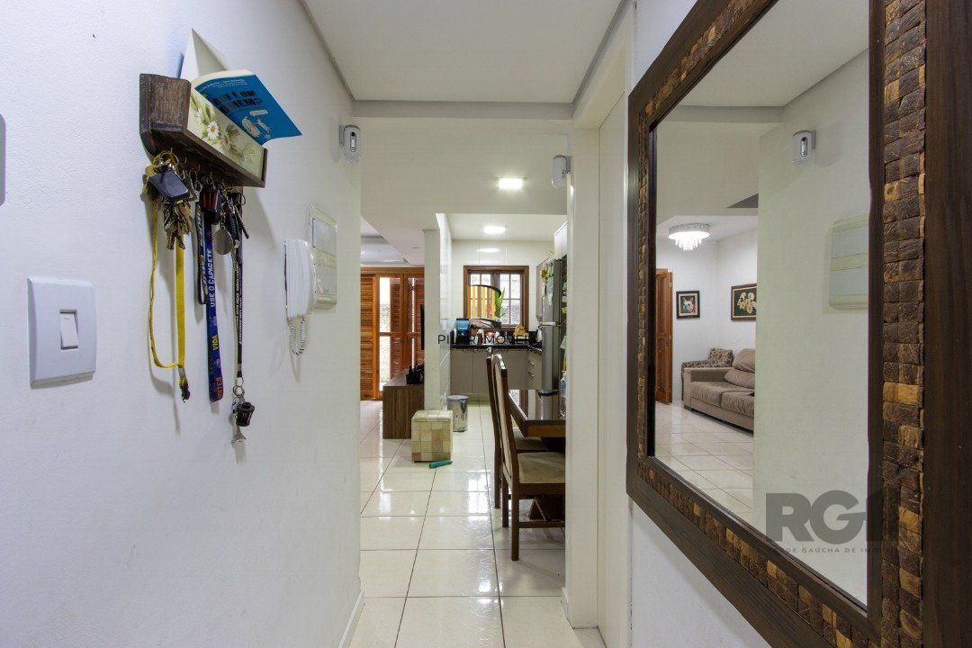 Casa de Condomínio 3 dormitórios no bairro Camaquã